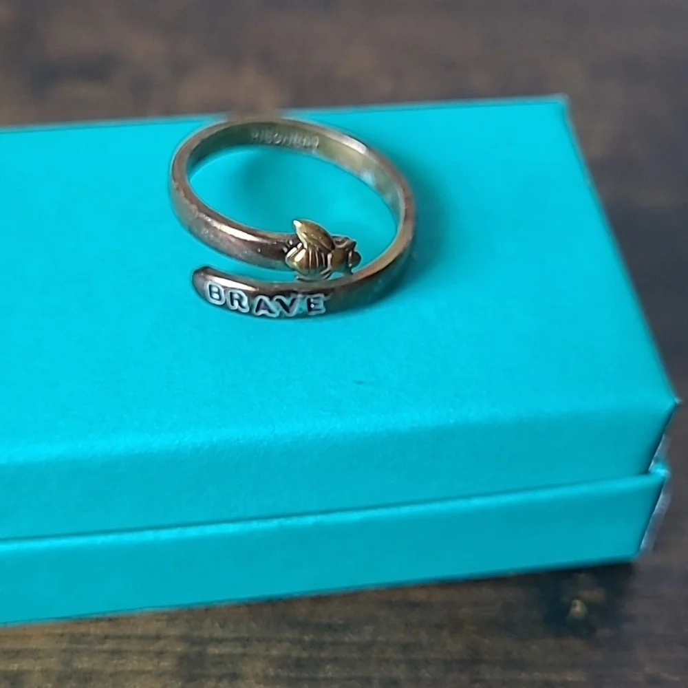 Ring - Picture 3 of 4